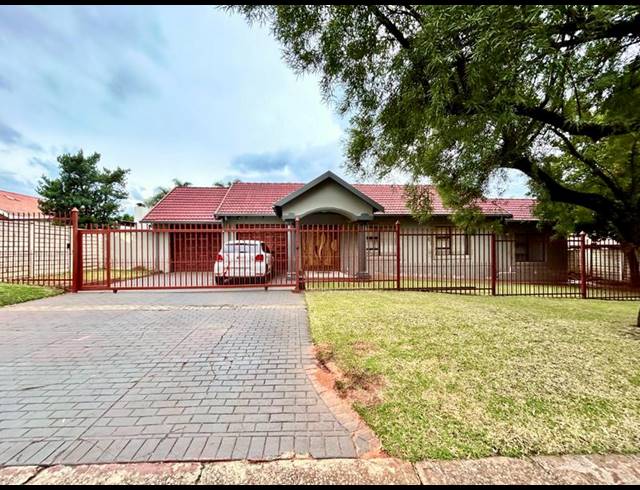 4 BEDROOM HOUSE FOR SALE IN GARSFONTEIN